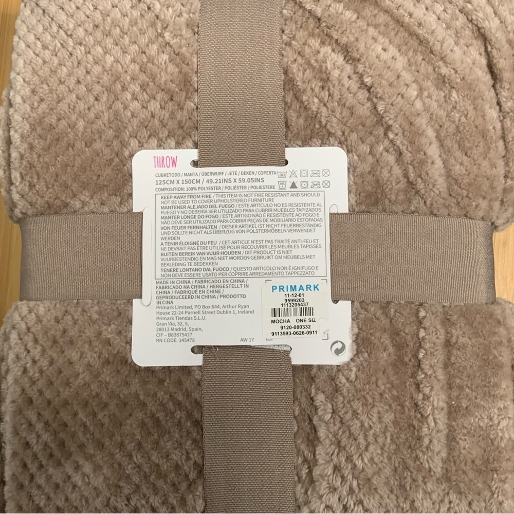 Primark throw.‎ Super soft. - Picture 4 of 4